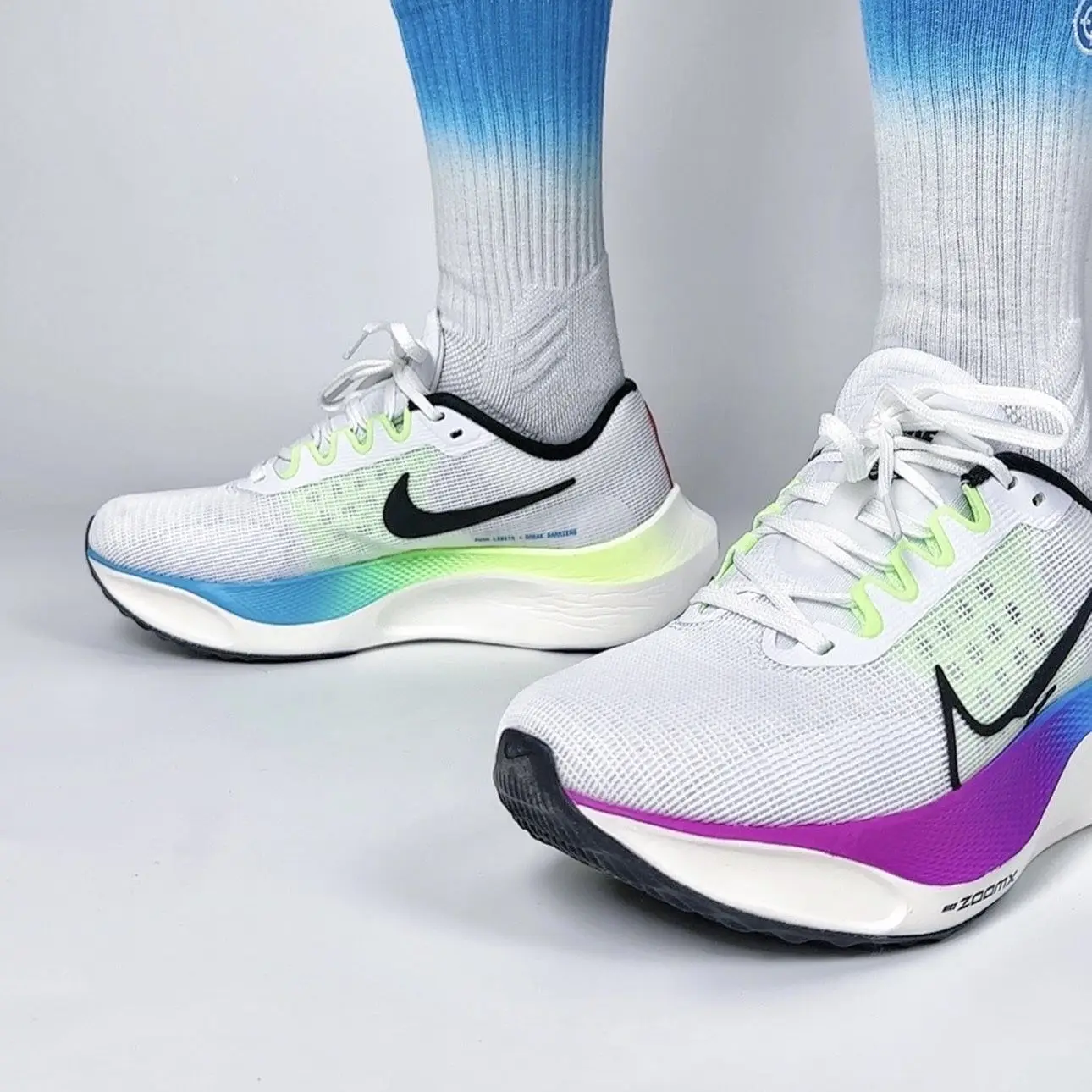 Фото Nike Zoom Fly 5 модная трендовая износостойкая дышащая Спортивная повседневная обувь белого цвета мужские и женские стили №4