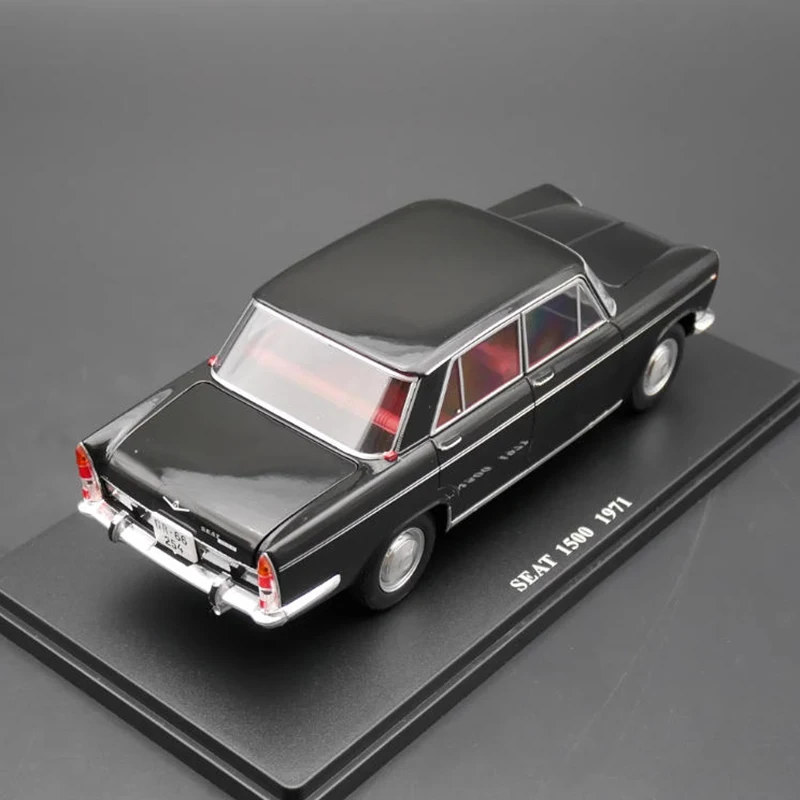 Фото Ixo 1:24 Seat 1500 1971, имитация модели автомобиля из сплава, статическая коллекция, украшенные праздничные подарки, игрушки №3