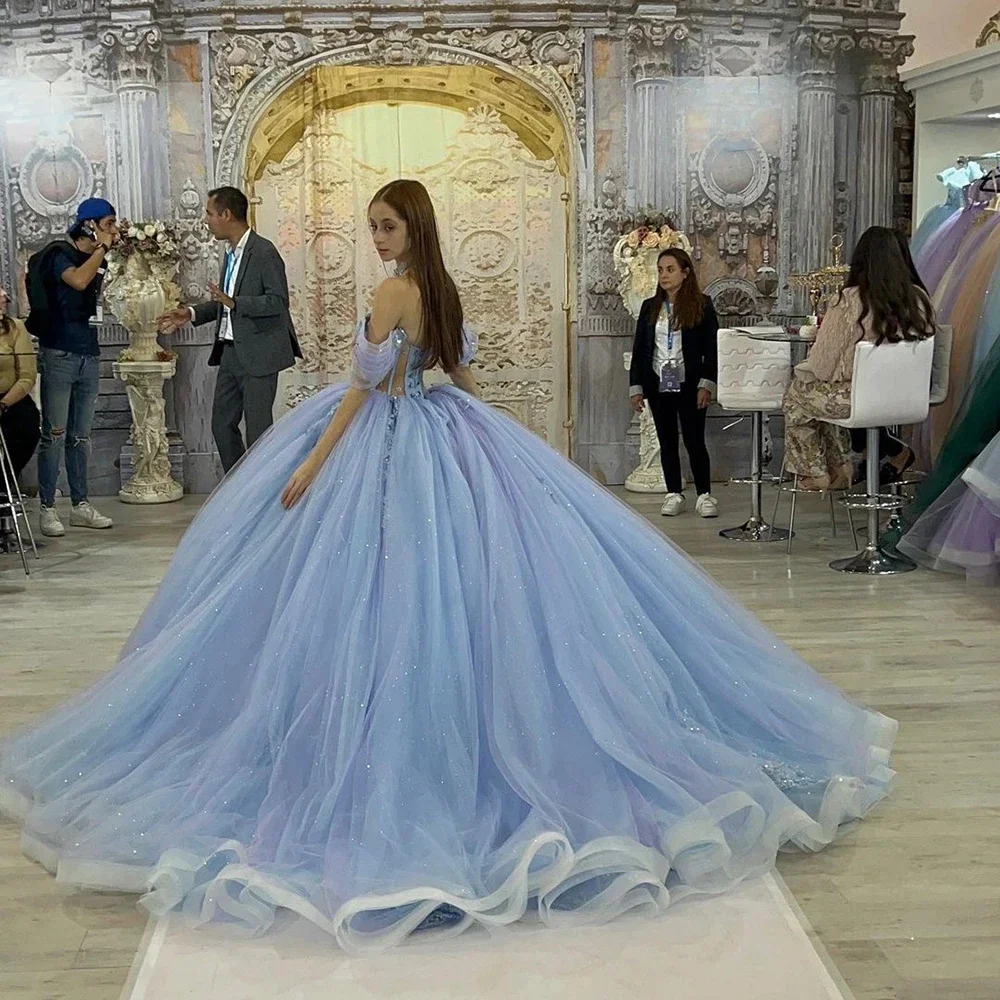 Фото Небесное голубое платье Quinceanera, бальное платье с открытыми плечами, блестящие, расшитые блестками, с цветочной аппликацией, торжественное платье Vestidos De 15 Anos №2