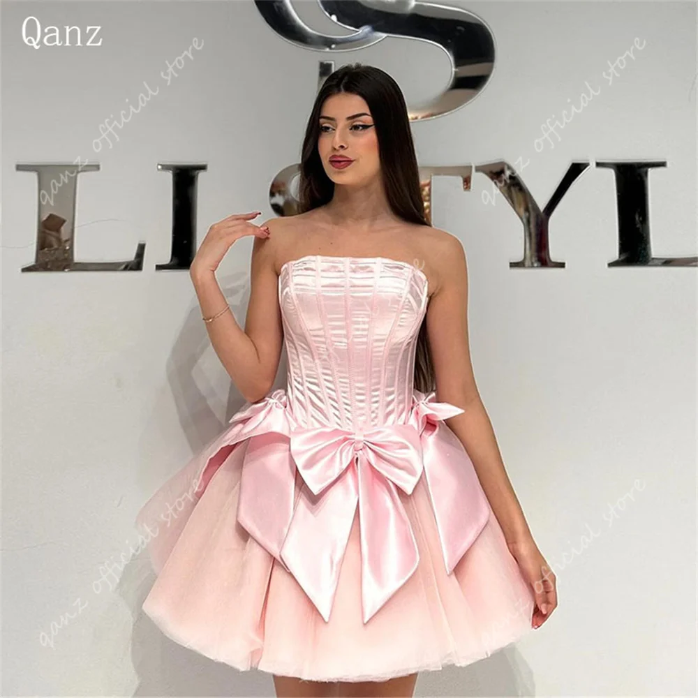 Qanz Baby Pink Princess Homecoming Kleider без бретелек Тюль со шнуровкой сзади Короткие платья для встречи выпускников трапециевидный бант Vestidos De Festa