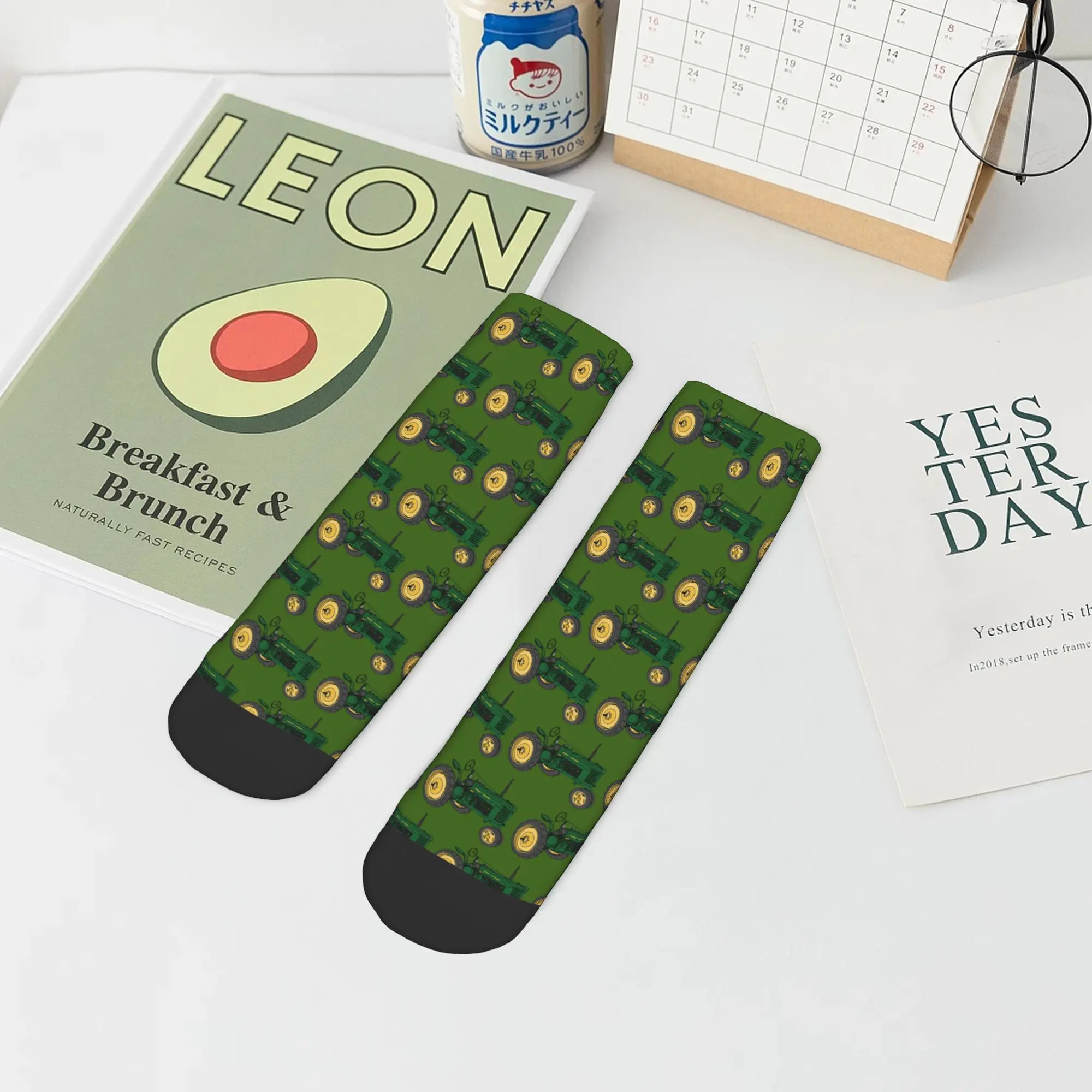 Всесезонные носки John Deere Styled Tractor and quot Harajuku Sport Middle Tube Socks Мягкие чулки в стиле хип-хоп для мужчин и женщин