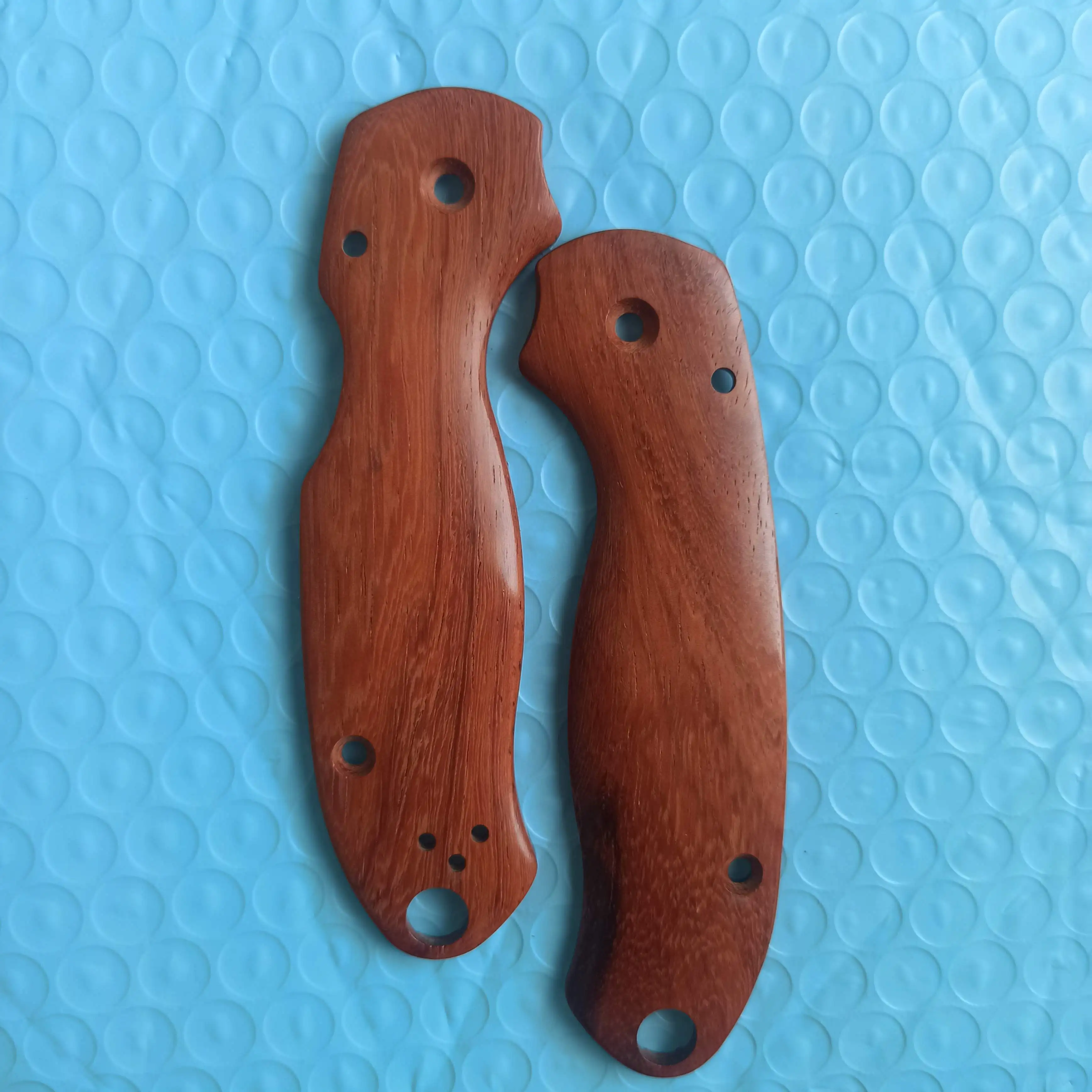 1 пара весов с деревянной ручкой для ножей Spyderco C223 Para3