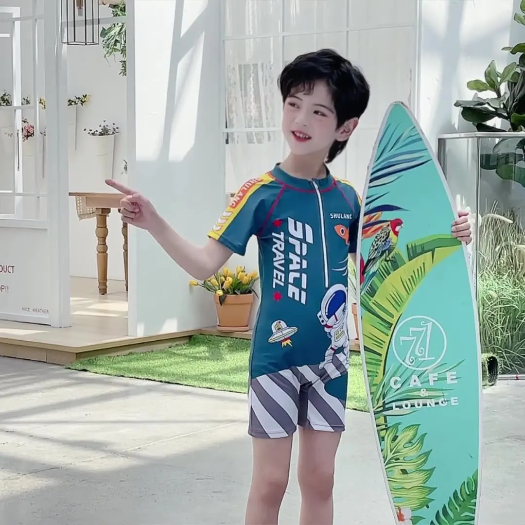 Фото Купальники для маленьких мальчиков, цельный купальник Rash Guard, купальный костюм на молнии, UPF 50+ со шляпой, комплект купальников с динозавром №4