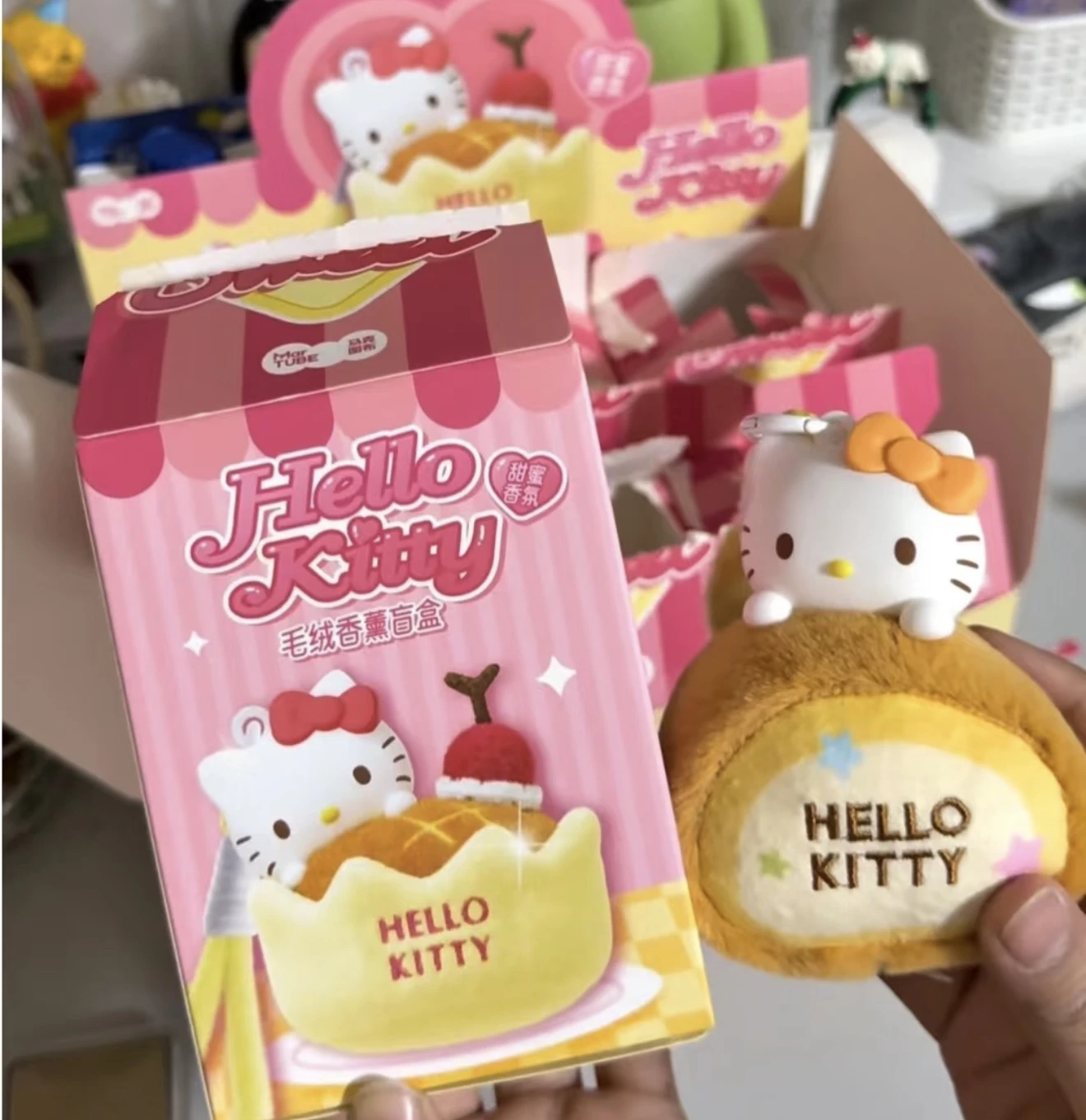 Фото Горячая подлинная Sanrio Hellokitty Sweet Workshop Series слепая коробка ароматный кулон загадочная коробка мультяшный торт индивидуальный подарочный декор №3