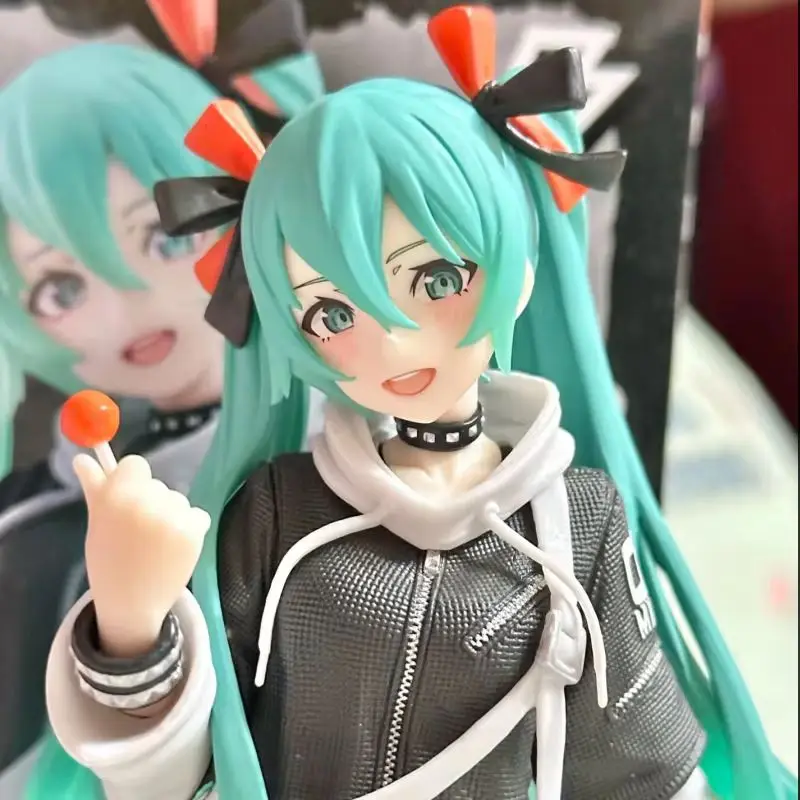 Фото New Original Taito Fashion Vocaloid Hatsune Miku Anime Figure Punk Future Collection Desktop Decoration Model Toys Christmas №3