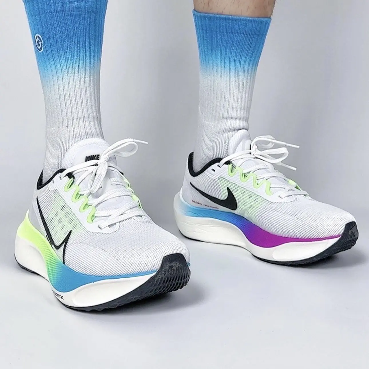 Фото Nike Zoom Fly 5 модная трендовая износостойкая дышащая Спортивная повседневная обувь белого цвета мужские и женские стили №3