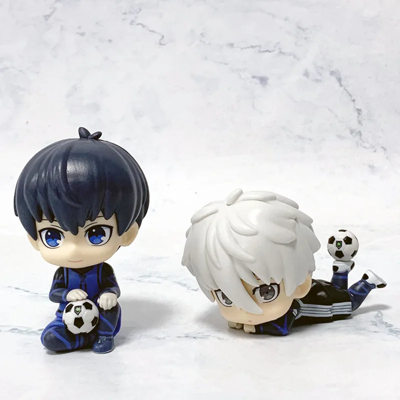 Аниме BLUE LOCK Q GK Nigi Фигурка Настольные украшения Лежащий и играющий мяч Seishiro Nagi Статуя MINI Yoichi Isagi Симпатичные игрушки из ПВХ (art.: 3920d209def14) - 3920d209def14