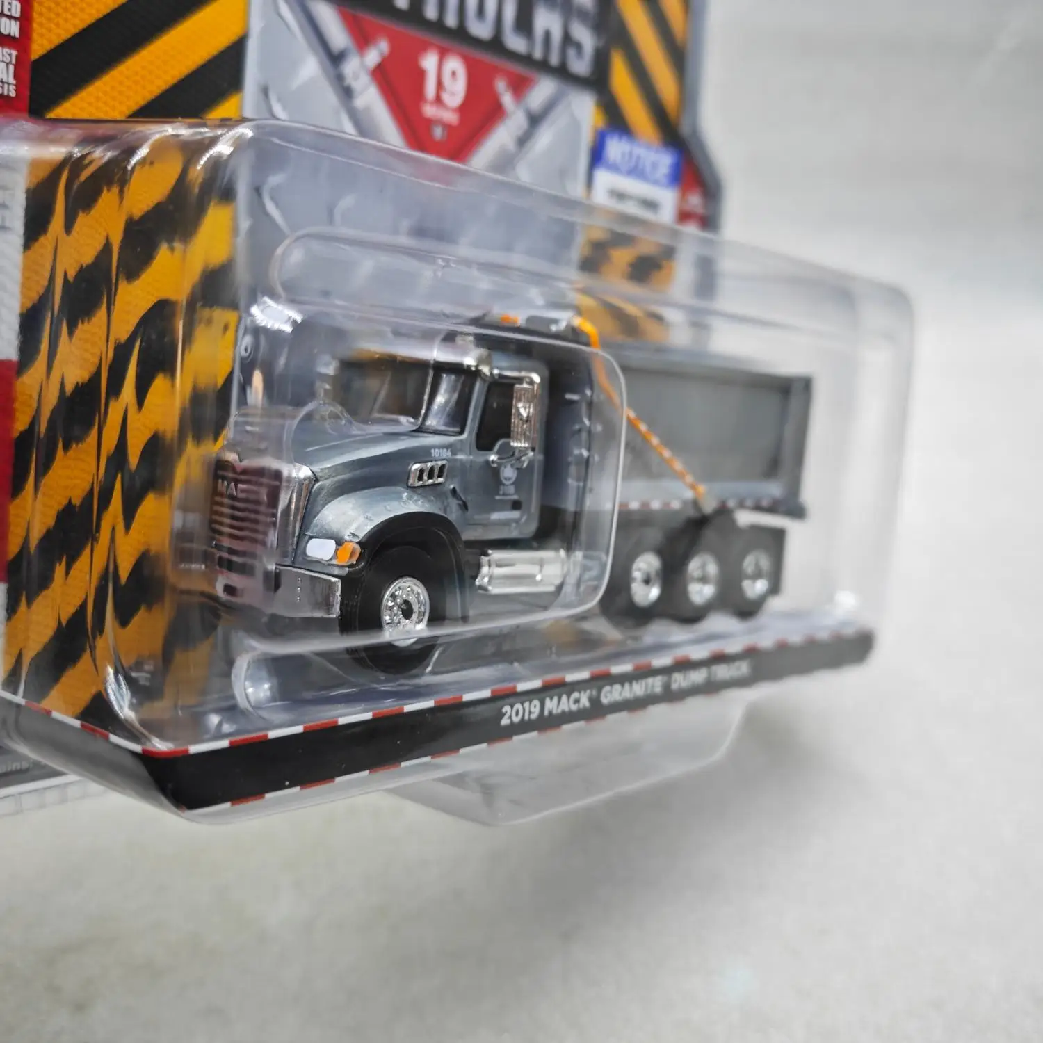 Зеленый свет 1:64 2019 Mack Granite Самосвал Лак 45190-C Усовершенствованная модель автомобиля