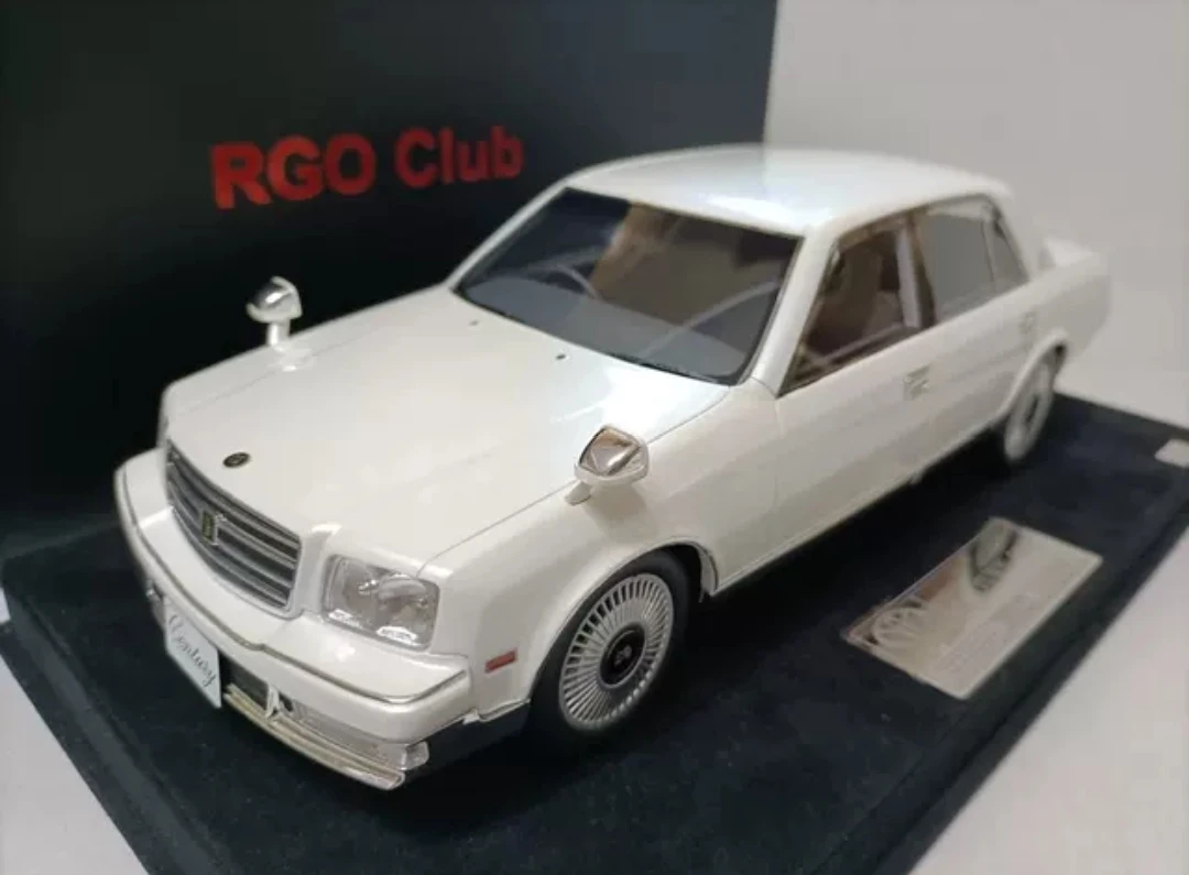 Фото RGO Club 1 18 Toyota Century 4-дверный лимузин Модель Toyota Century 1997 г., белый №2