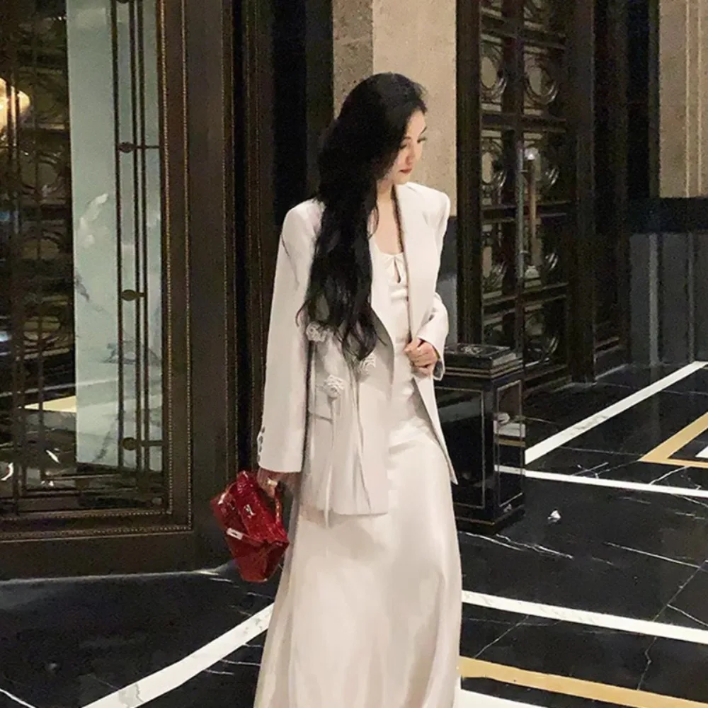 Фото TWOYWINSTYLE однотонный комплект из двух предметов для женщин, пальто с длинными рукавами и лацканами, женское темпераментное платье без рукавов с высокой талией №3