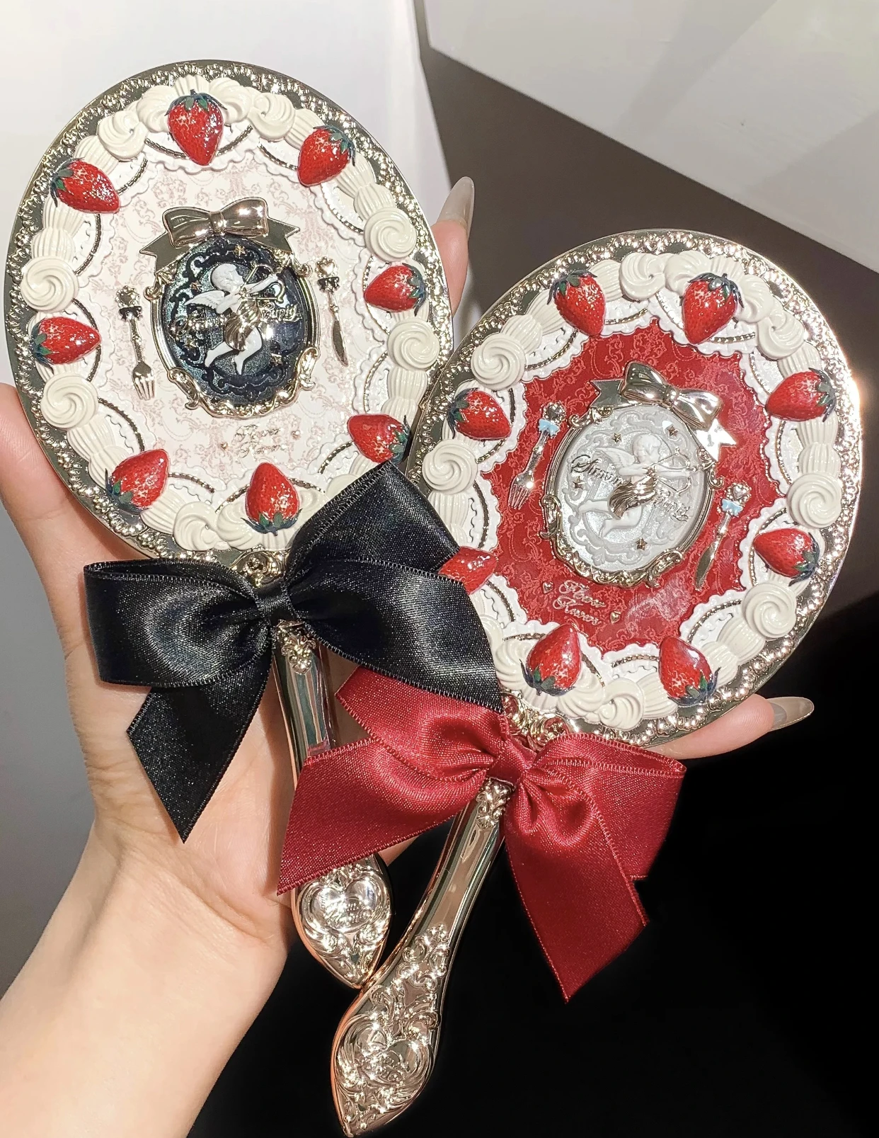 Ручное зеркало для макияжа Flower Knows Strawberry Cupid Fairy Mirror
