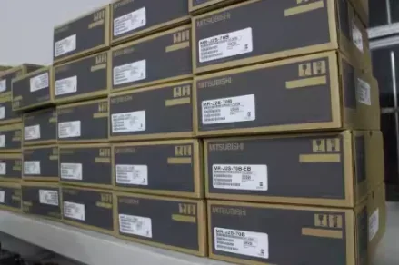 НОВИНКА В КОРОБКЕ MR-J4-40B MR-J4-40A MR-J4-40B-RJ MR-J4-40A-RJ MR-J3-40A MR-J3-40B MR-J3-40BS MR-J3-40A1 MR-J3-40B1