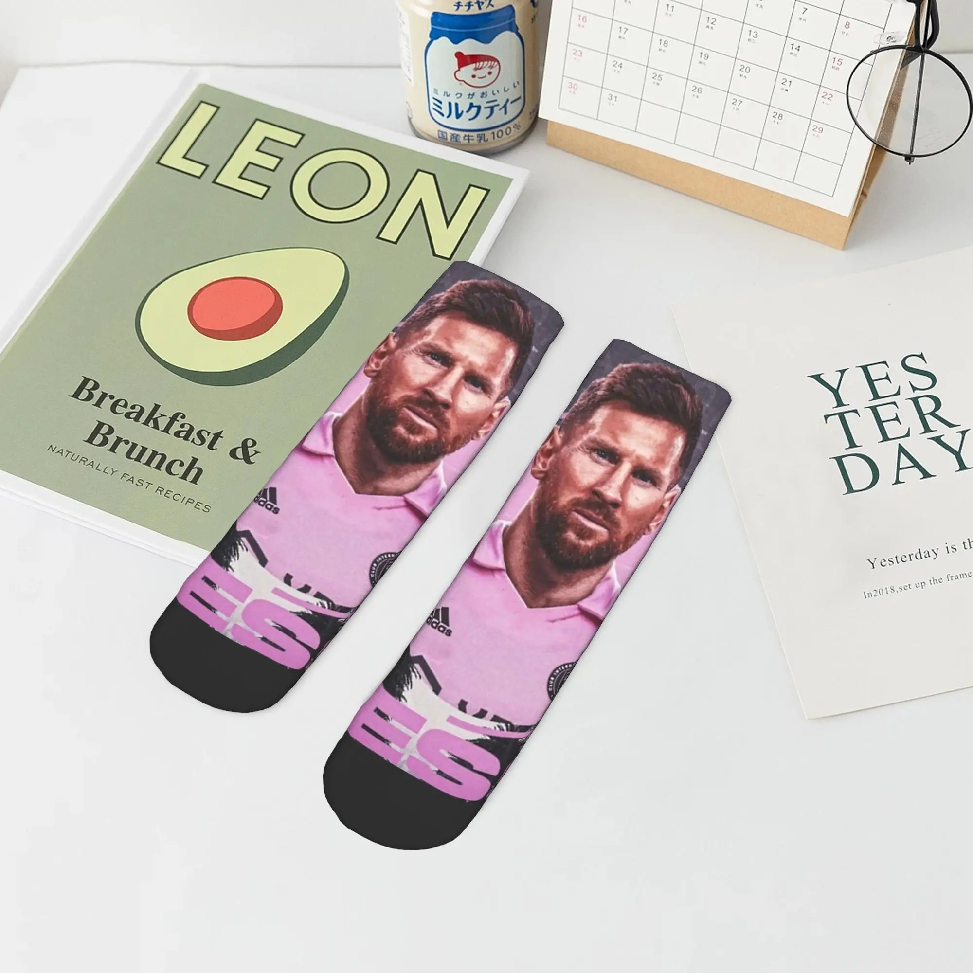 Фото Всесезонные носки MESSI, INTER MIAMI 2, спортивные носки в стиле Харадзюку, мягкие забавные чулки для мужчин и женщин, рождественские подарки №5