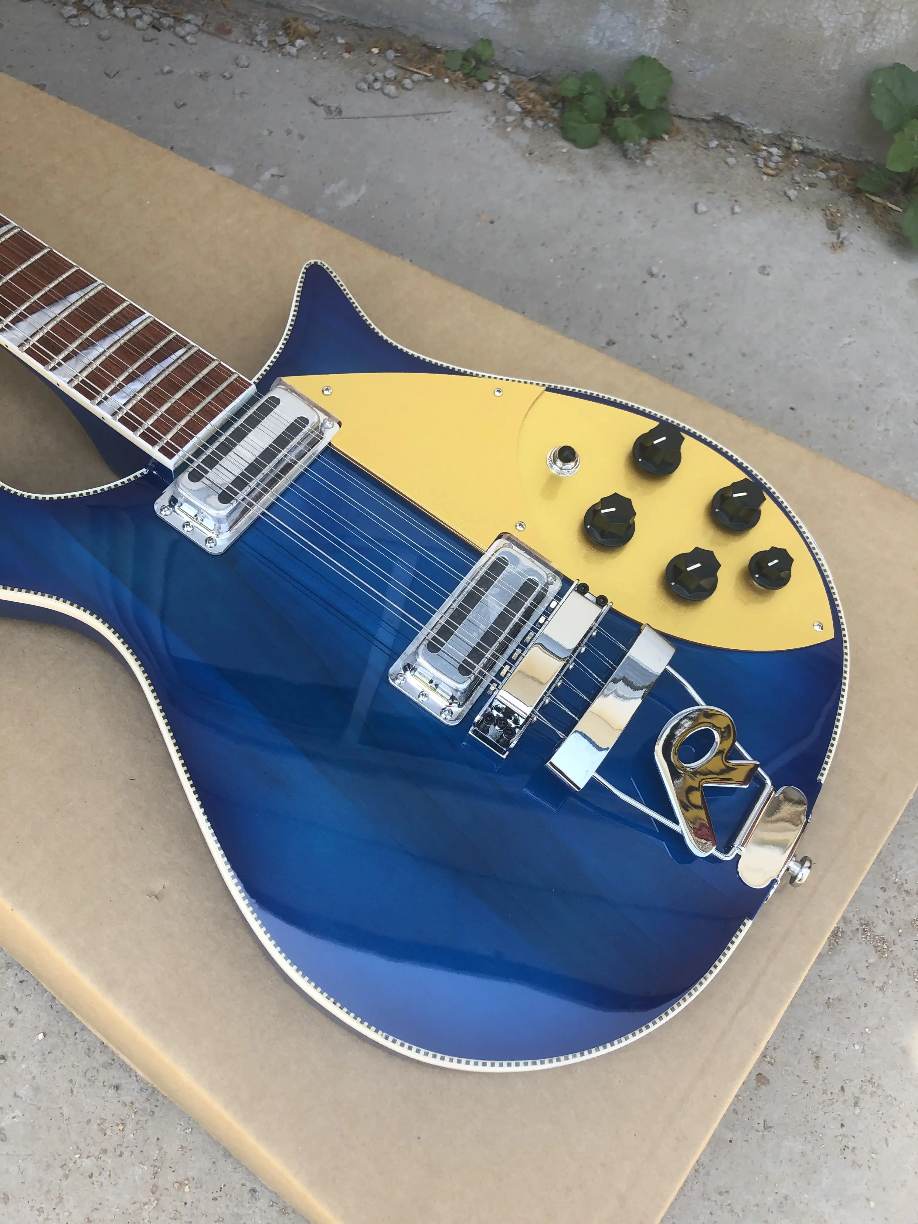 Фото Электрогитара Blue Ricken 660, гриф из розового дерева, большой вибрато, прозрачный гриф, шарнирное соединение R'Ta Stock №3