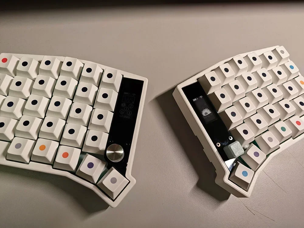 Фото Комплект клавиатуры Sofle Split Bluetooth, двойной режим, горячая замена, схема RGB ZMK, изготовленная на заказ клавиатура с направляющей клавиатурой и клавиатурой с экраном №3