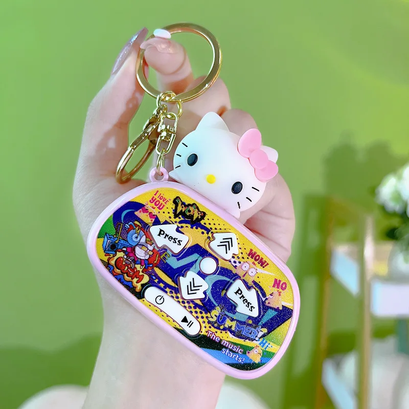 Фото Портативная игровая мини-консоль Sanrio в стиле ретро, компактный портативный игровой плеер Kuromi, брелок Hello Kitty, креативный кулон, подарок для детей №4