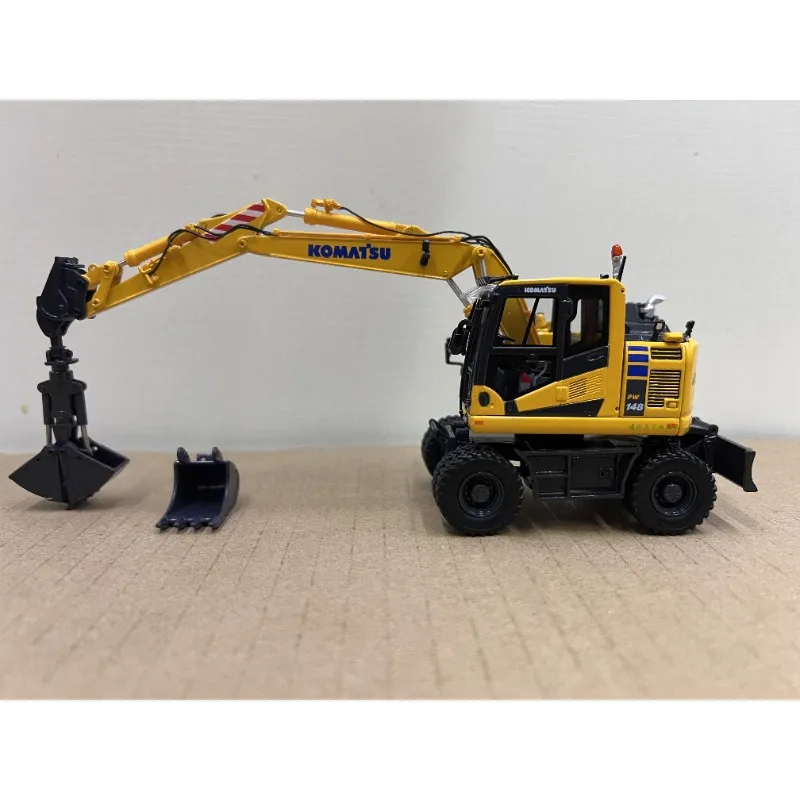 Фото UH 8162 1:50 для колесного многофункционального экскаватора-погрузчика Komatsu PW148-11, модель №3