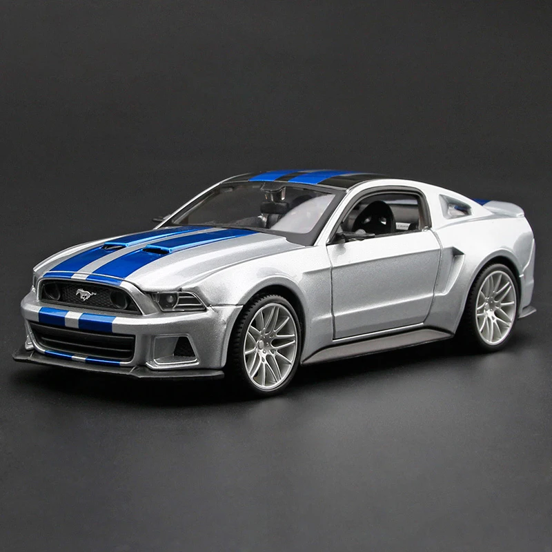 Модель автомобиля Ford Mustang GT Racer 2014, 1:24, из сплава