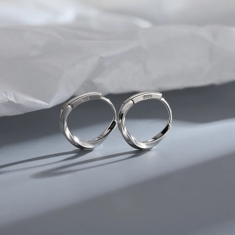 Серьги из чистого серебра 925, новый стиль, простой уникальный дизайн, ощущение индивидуальности, универсальность, простой, но стильный аксессуар для ушей