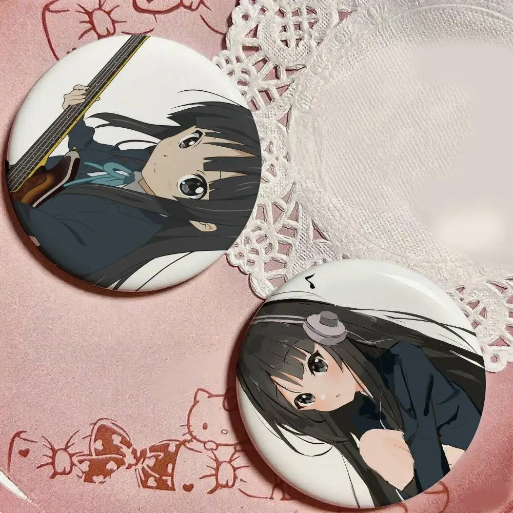 Фото Мио Акияма Аниме K-ON! Значки аниме круглый лазерный значок мультяшная брошь одежда аксессуары для рюкзака лацкан №2