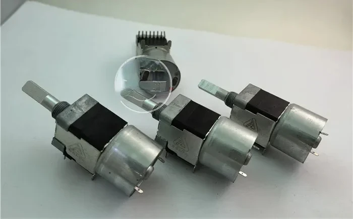 Фото Двухмоторный потенциометр DELTA M1610G 20KAX2 10KBX2 100KBX2 ручка 25MMF-1 №3