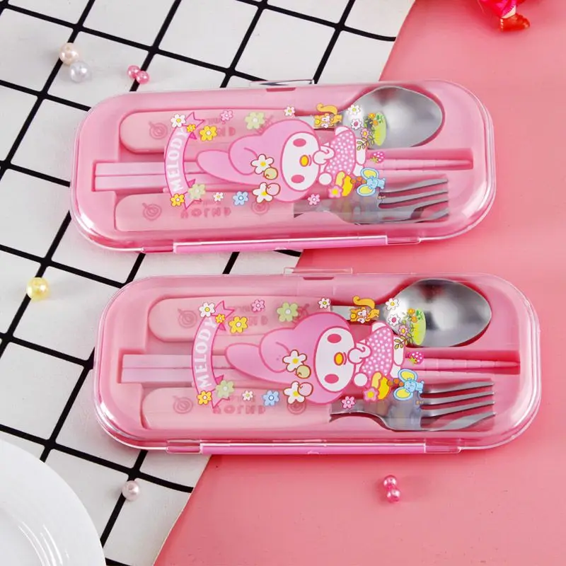 Фото Столовая посуда Sanrio, палочки для еды, кавайная Милая ложка, вилка, мультяшный студент, семейный суп из нержавеющей стали, игрушки для девочек, подарки №3