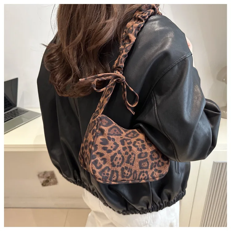 Leopard print canvas bag for women's commuting fashion, crossbody dumpling bag, single-shoulder armpit mobile phone bag Женские сумки