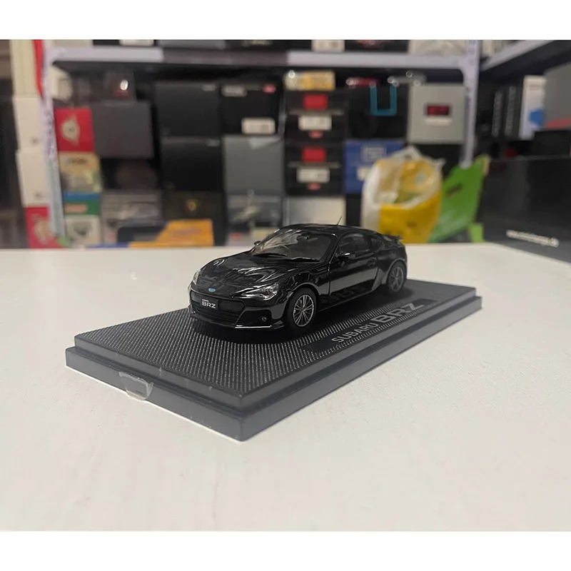 Модель автомобиля из сплава в масштабе 1:43, с сувениром