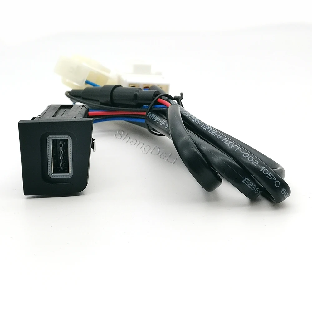 Фото Красное светодиодное автомобильное зарядное устройство для одного телефона QC3.0 USB-разъем для зарядки интерфейс для Volkswagen CC 2011-2012 №5