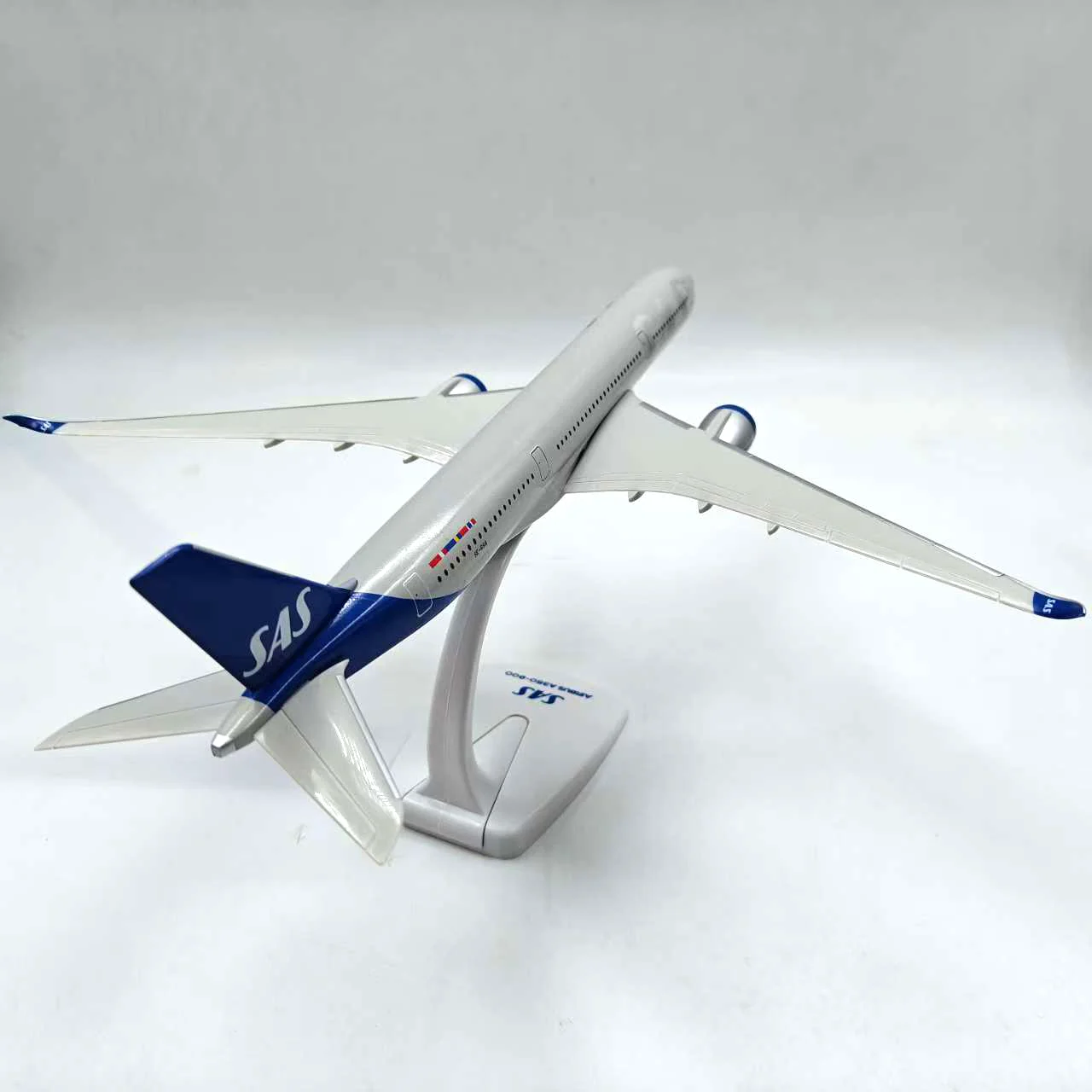 Фото Литой под давлением масштаб 1:200 A350-900 Scandinavian Airlines SAS сборка из сплава модель самолета Коллекционная игрушка в подарок сувенирный дисплей №5