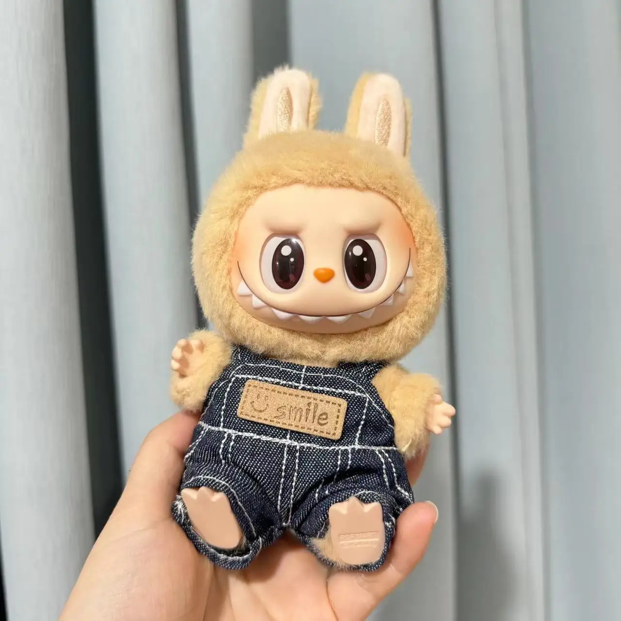 Фото Cute Mini Plush Doll'S Clothes Bib Pants Labubu I II Idol Dolls Sitting Party Clothing Outfit Accessories For Korea Kpop Exo №3