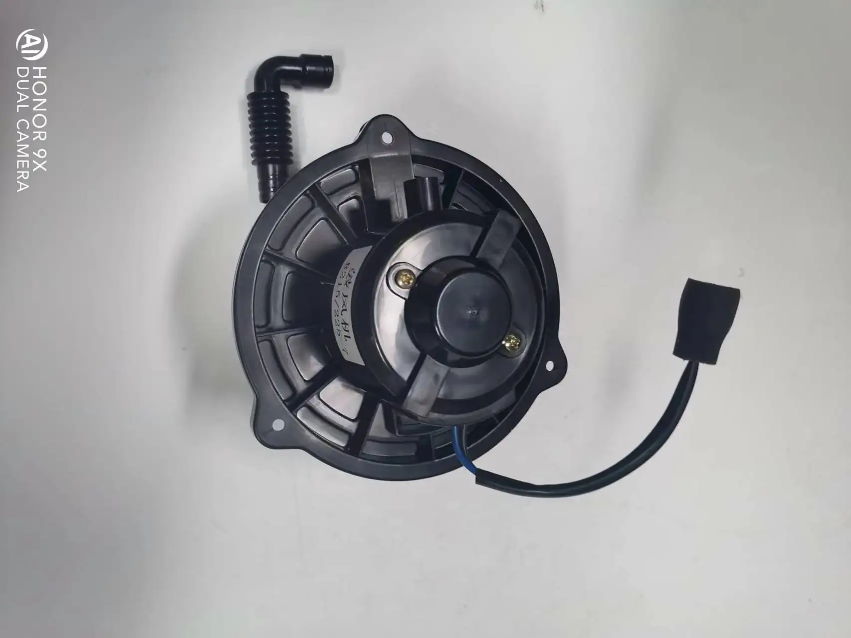 Фото 11N6-90700 Двигатель вентилятора для экскаватора Hyundai R140-7 R160-7 R200LC-7 R210-7 R215LC-7 R225LC-7 R140-9 R160-9 R210-9 R520-9S №2