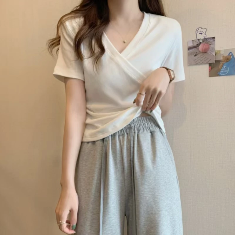 HYRAX Design Oriented Slim Fit женский топ для похудения, короткий стильный приталенный топ, модная футболка с перекрестным v-образным вырезом и короткими рукавами