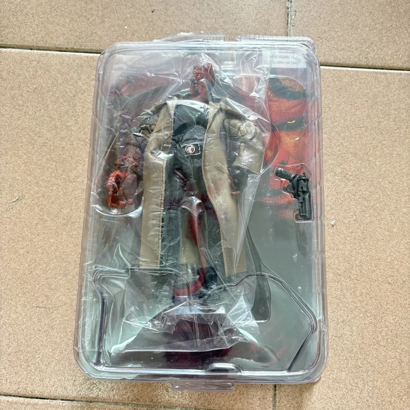 Фото Фигурка MEZCO Hellboy 2004 