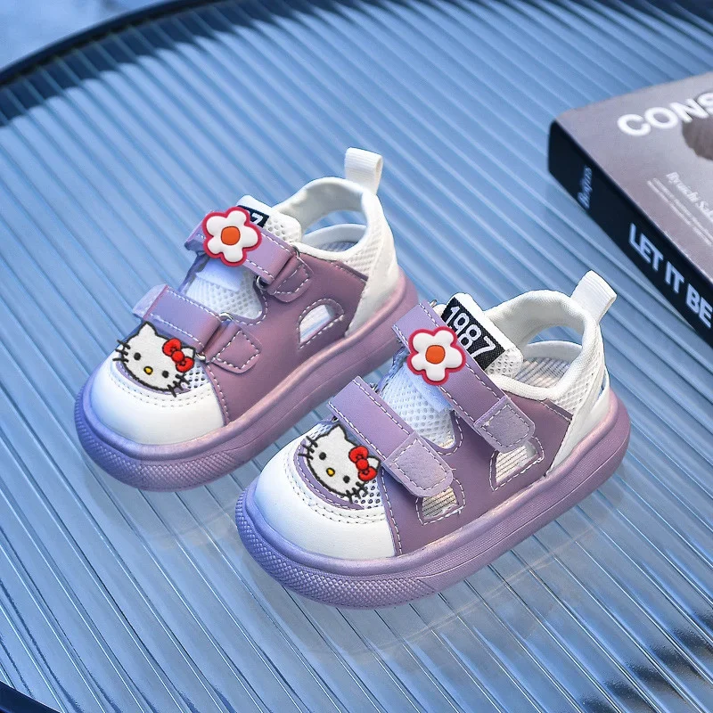 Фото Летние и весенние детские сандалии Hello Kitty Baotou, детская обувь для малышей, нескользящая пляжная обувь на мягкой подошве для девочек на липучке sanrio №3
