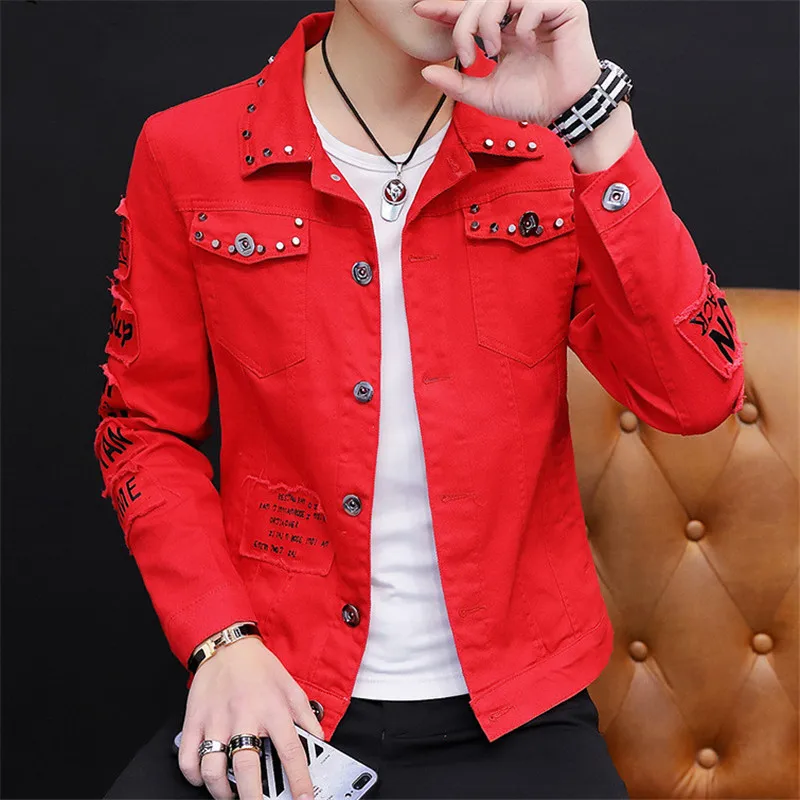 Фото Джинсы Musim Semi dan Musim Gugur Pria Jaket Denim Fashion Korea Pria Robek с заклепками Jaket Denim Street Style Kasual Cetak Huruf Jean №4
