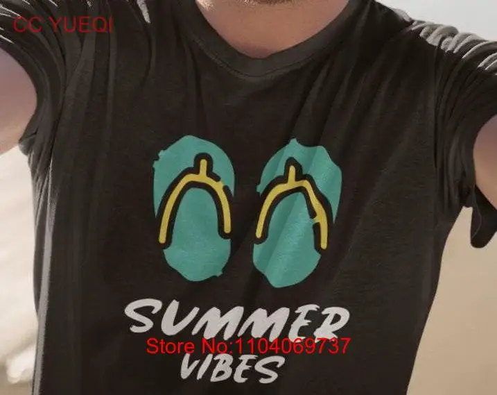 Футболка Summer Vibes, шлепанцы, шлепанцы, пляж, морской песок, солнце, плавание, летний кемпинг, пеший туризм, настроение, солнечные волны, праздник