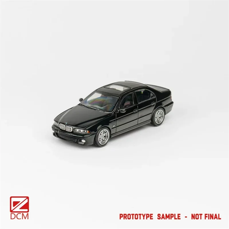 Модель автомобиля DCM 1:64 M5 E39 Limited999