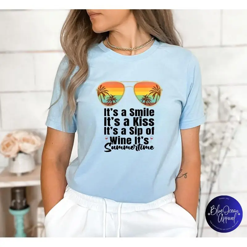 Летняя футболка It's A Smile Kiss Sip Of Wine Holiday Retro Sunset Vacation Beach