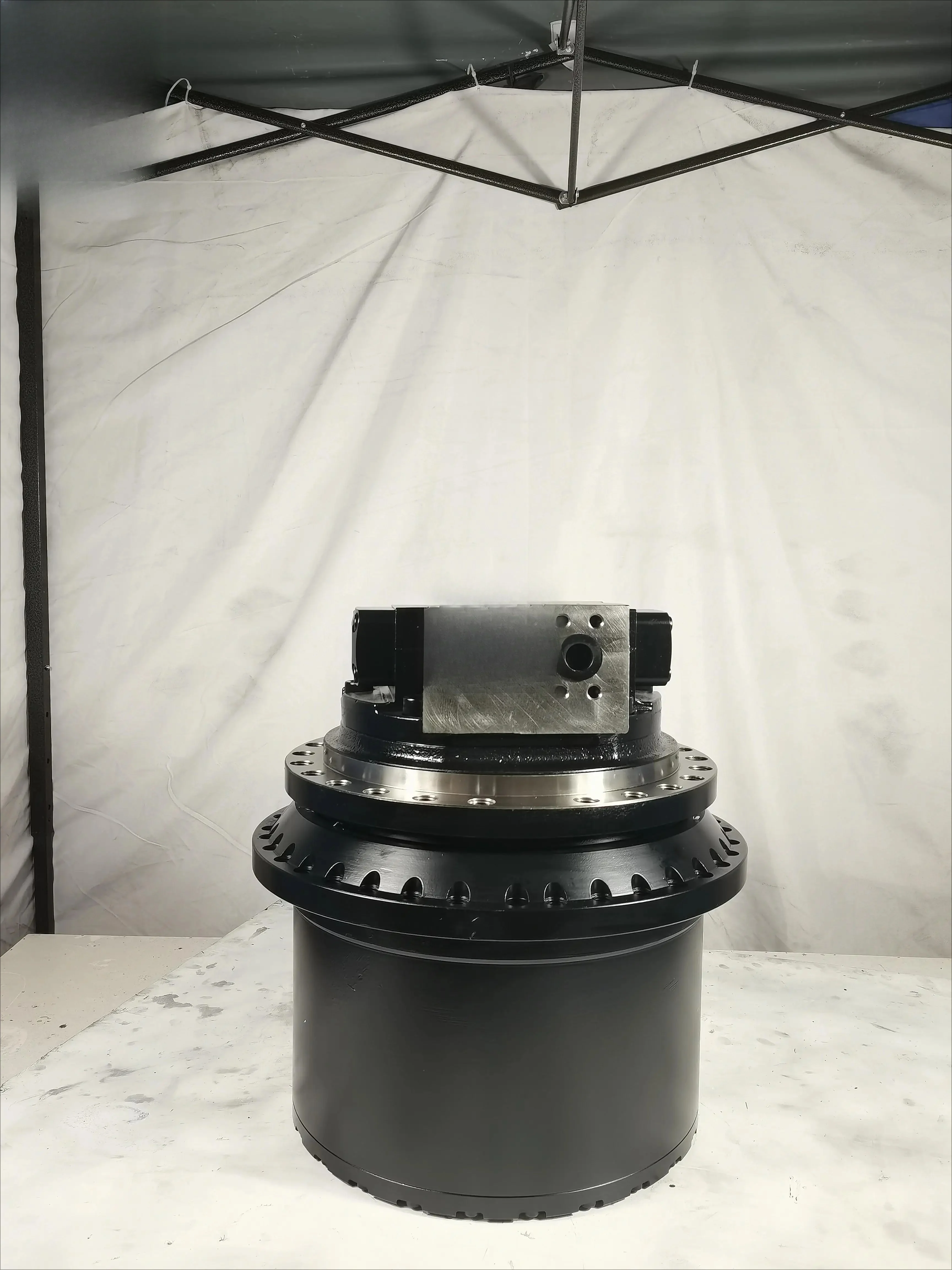 Фото Аксессуары для экскаваторов Benling: главный редуктор ходьбы Doosan DX380, узел дорожного двигателя DX380 №4