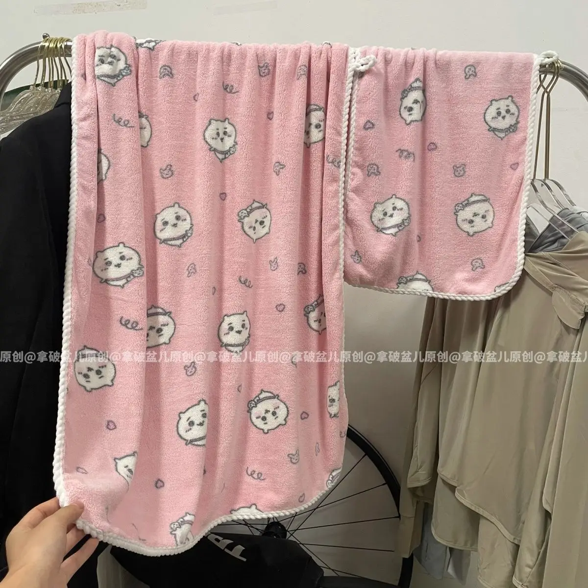 Фото MINISO Chiikawa милое сосающее водное банное полотенце для взрослых, студенческое общежитие, домашнее полотенце для пары, мягкое, удобное №5