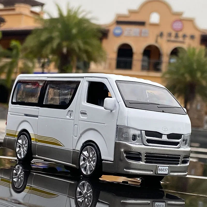 Фото 1:32 TOYOTA HIACE MPV модель автомобиля из сплава, литье под давлением, металлические игрушечные транспортные средства, модель автомобиля, имитация звука и света, коллекция, подарок №2