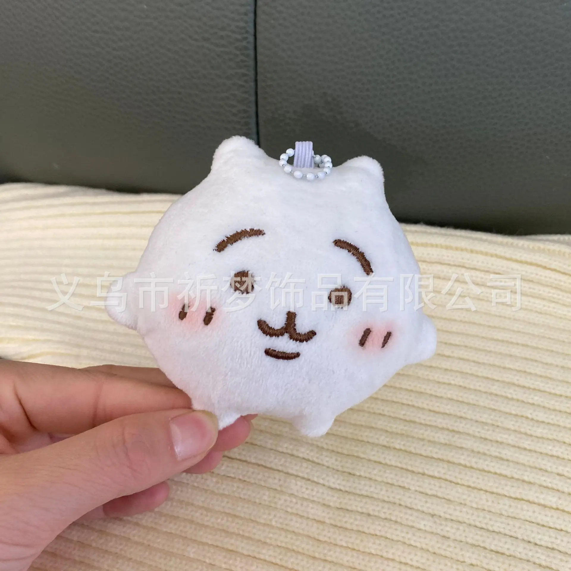 Фото MINISO Лидер продаж Chiikawa Hachiware плюшевая кукла милая и забавная плюшевая игрушка Усаги в подарок для девочек-школьников кулон подарок №3
