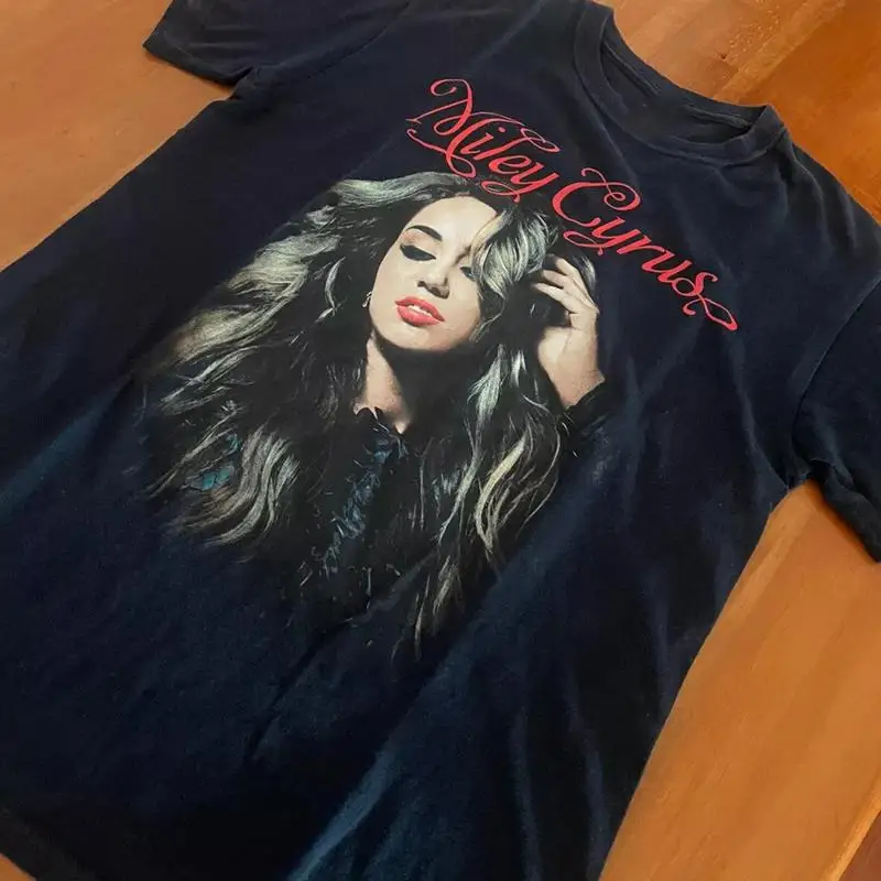 Черная хлопковая футболка Pose Miley Cyrus всех размеров до 5XL для фанатов
