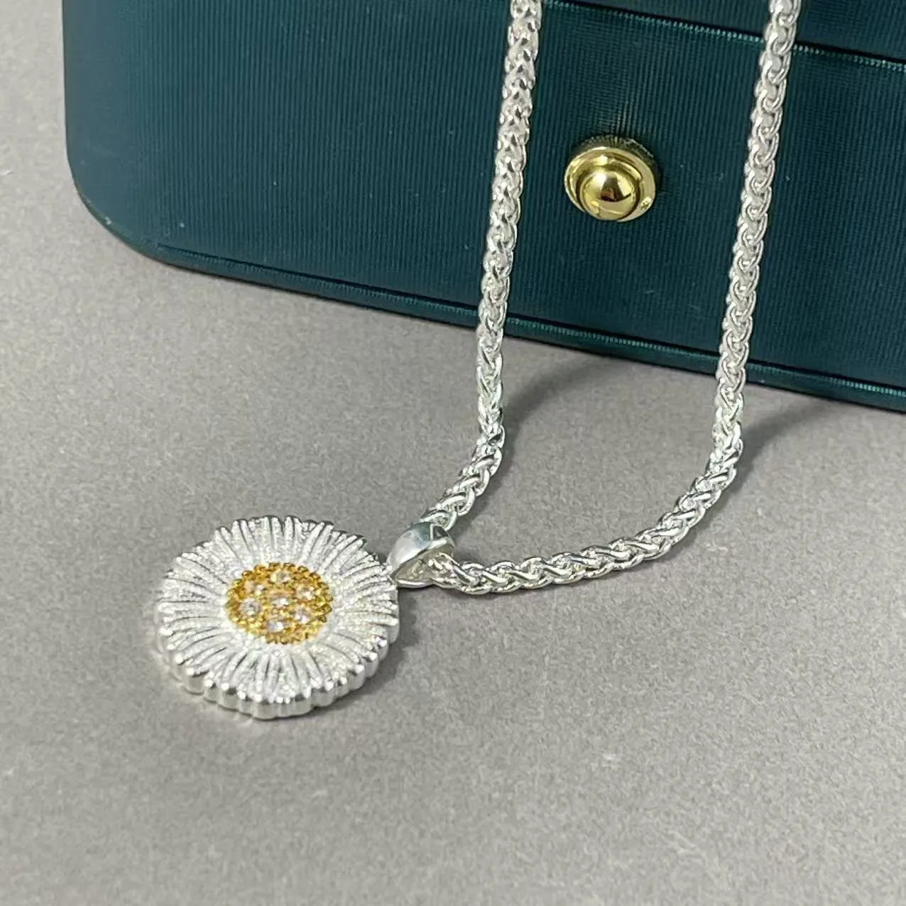 Фото Nuevo ошейник маргаритас pequeñas de estilo fresco y simple micro Circonita con incrustaciones de collar популярный para mujer №4