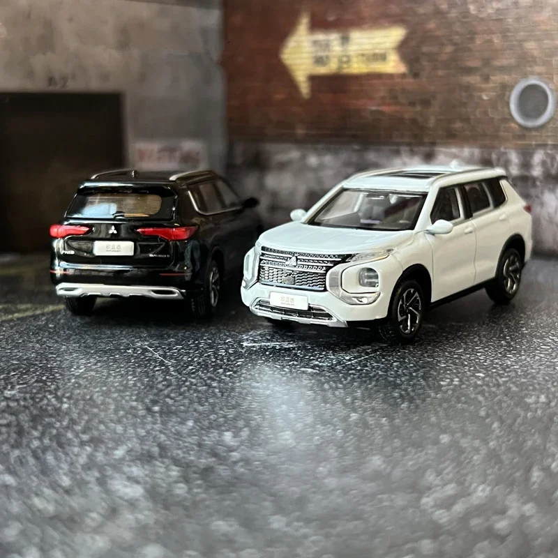 Коллекция 1/64 года, модель автомобиля Mitsubishis Outlander SUV из сплава, Литые металлические игрушечные автомобили, модель автомобиля, миниатюрные масштабы, детские подарки, украшения