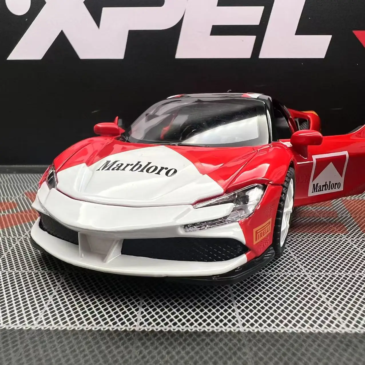 1:32 Ferari SF90 Модель автомобиля из сплава, высокая имитация литья под давлением, игрушка со звуком и светом, откатные автомобили, украшения, игрушки для детей