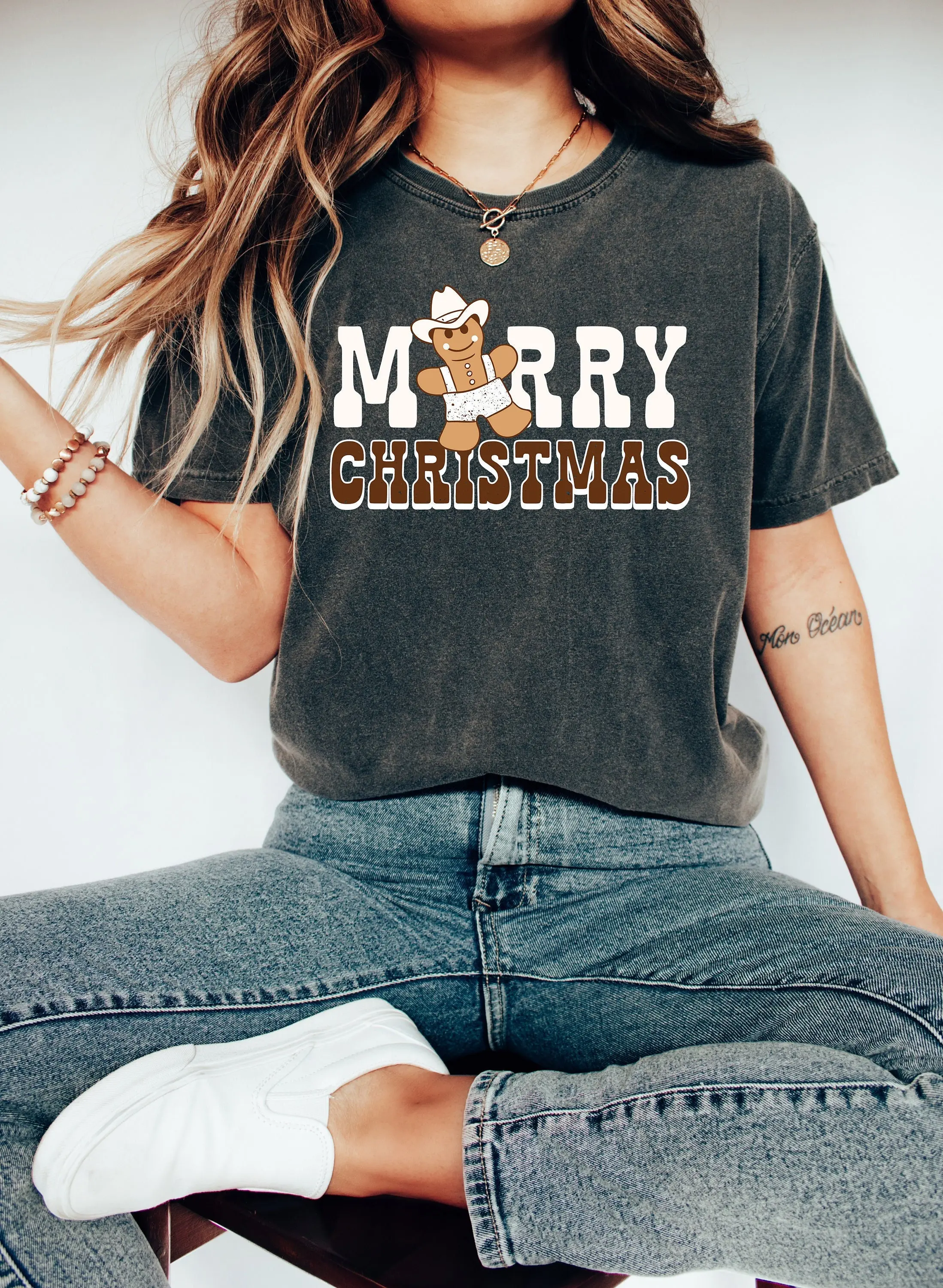 Ретро Рождественская футболка Comfort Colors Merry Western Vintage Santa Holiday Ugly Sweater
