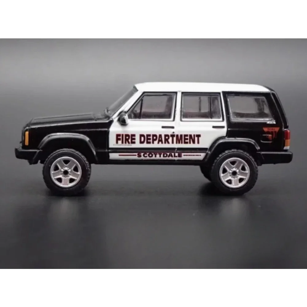 1:64 2000 Jeep Grand Cherokee 2001 Ford Crown Victoria InterceptorВысокая имитация сплава Модель автомобиля Коллекционная игрушка Подарочный дисплей