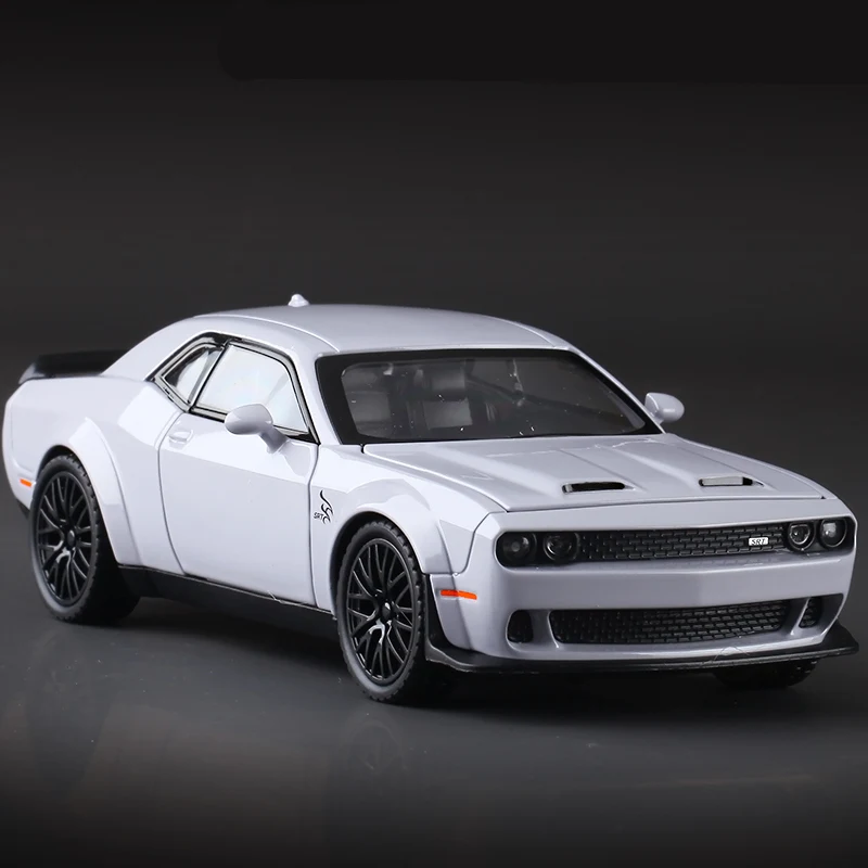 Модель спортивного автомобиля Dodge Challenger, модель спортивного автомобиля из сплава, имитация литая металлическая игрушка, модель автомобиля со звуком и искусственными мышцами, детская игрушка в подарок, 1:32